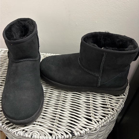 UGG Classic Mini Boots – Black – Women’s Size 8 - Picture 4 of 4